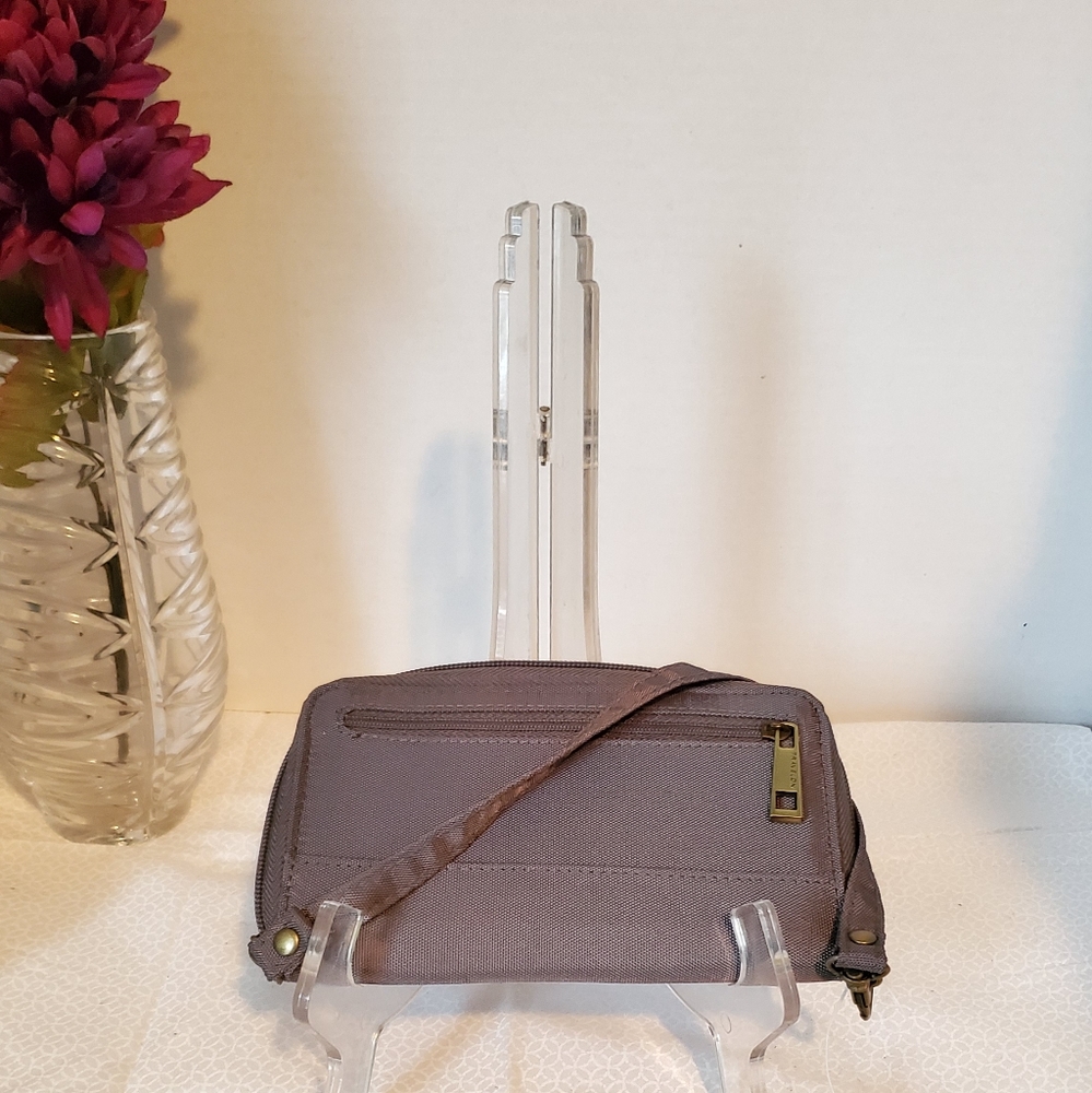 Travelon RFID BLOCKING Zip ARD Wallet